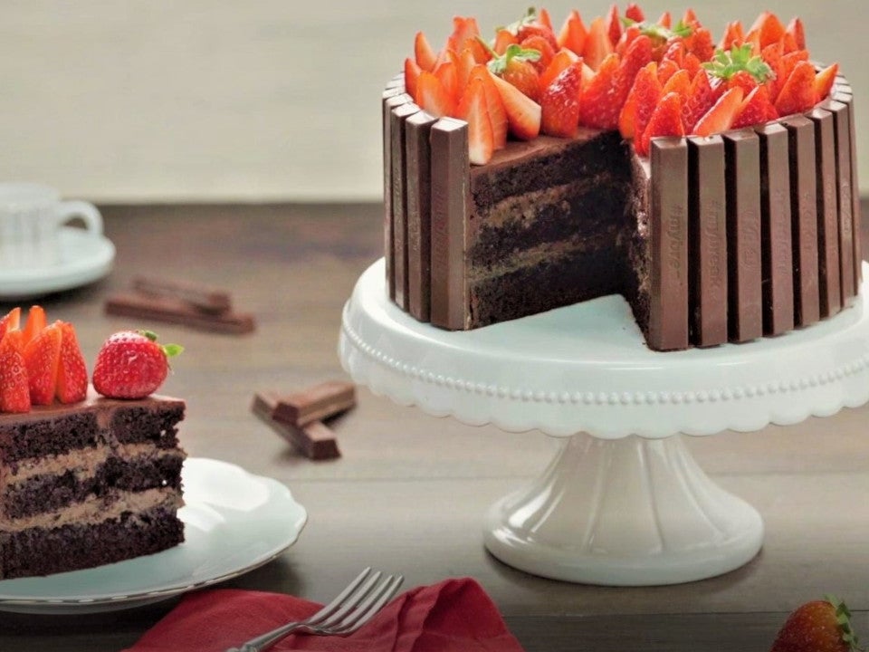 spreads kitkat cake