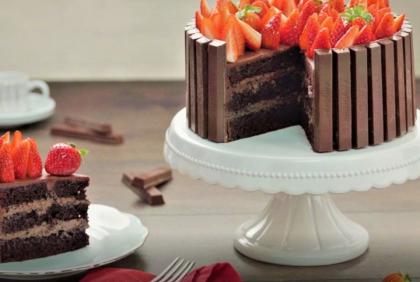 spreads kitkat cake