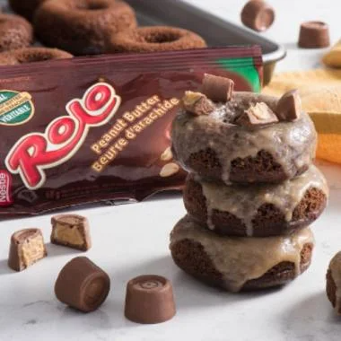 Mini beignets au chocolat garnis de rolo haché