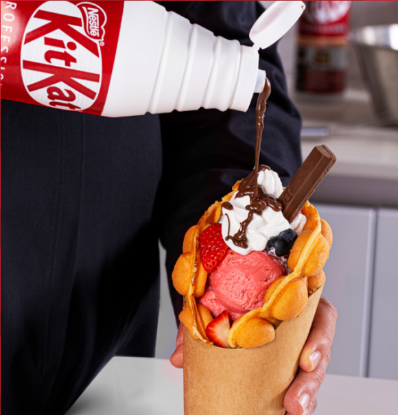 kitkat sauce pouring