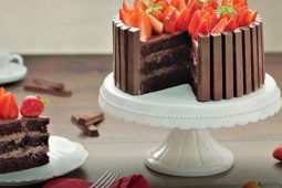 cake_made_with_kitkat_spread