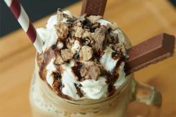 NESFRAPPÉ made with KIT KAT