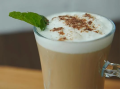Latte au pain d’épices et à la menthe poivrée