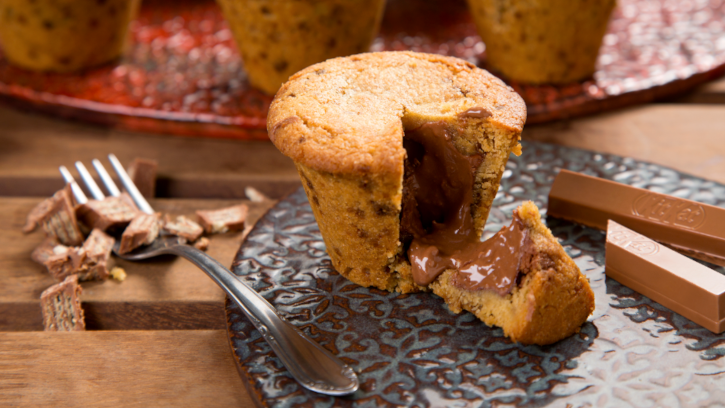 kitkat muffin with spreads